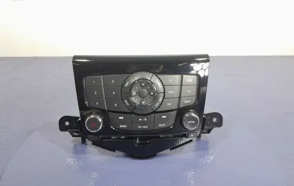 Head unit multimedia control