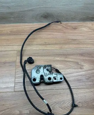 Volkswagen Touran I Tie down hook / loop 1T0823509C