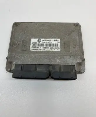 Volkswagen Golf VI Engine control unit/module 06A906033EM 5WP40267
