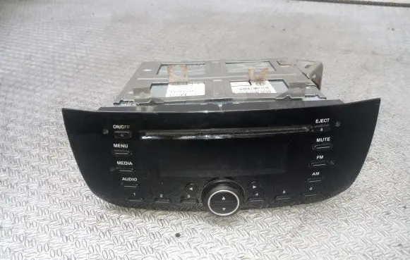 Fiat Punto Evo Radio/CD/DVD/GPS head unit 7355354400 28302823