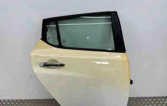 Nissan Leaf II (ZE1) Rear door 