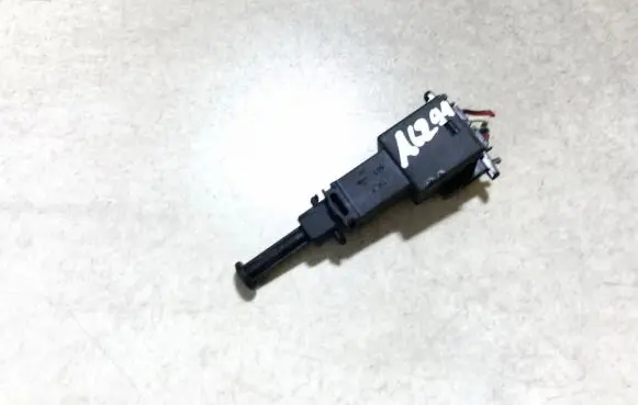 Volkswagen Golf IV Brake pedal sensor switch