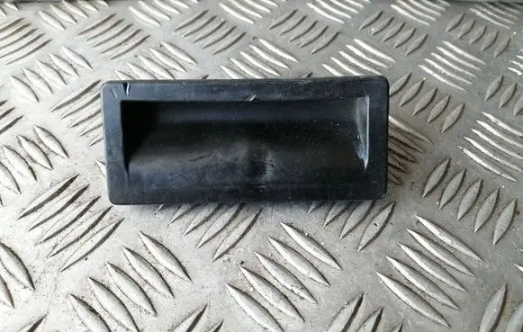Tailgate opening switch