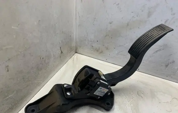Hyundai Santa Fe Accelerator throttle pedal BJC0014A2B100