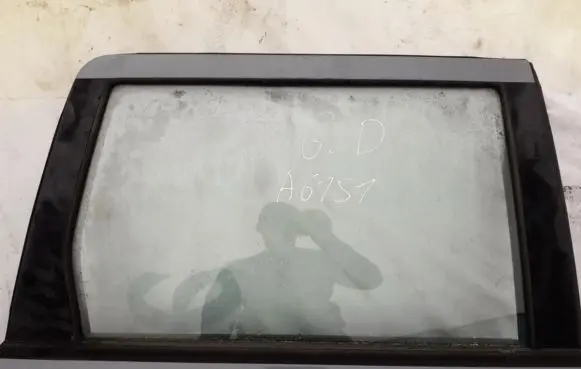 Mitsubishi Outlander Rear door window glass