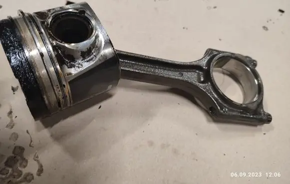 Piston with connecting rod