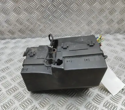 Volvo V40 Cross country Fuse box set AV6T14A142AA AV6T14A067AD