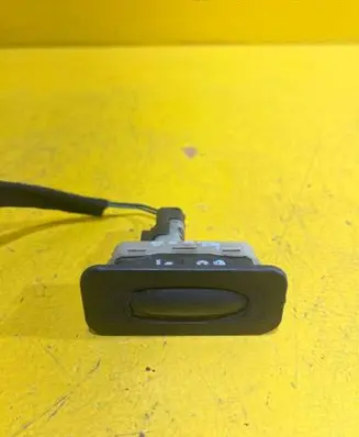 Renault Clio III Tailgate trunk handle 8200885515