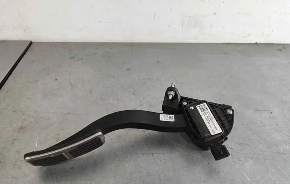 Jaguar XF X260 Accelerator throttle pedal T2H56771