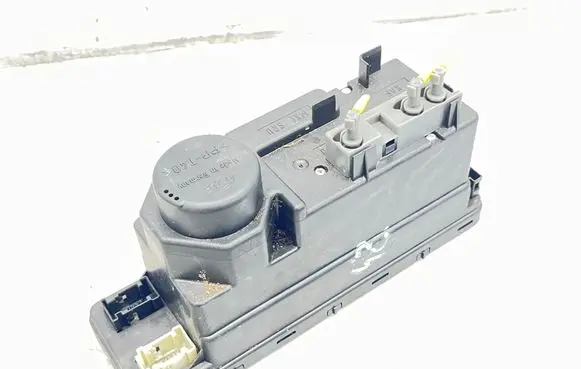 Mercedes-Benz SLK R170 Central locking vacuum pump 1708000848