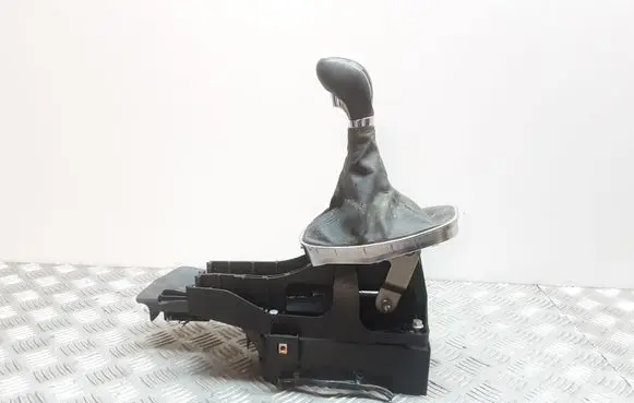 Opel Insignia A Gear shifter/selector 55563829