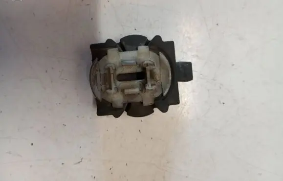 Radiator mount bracket