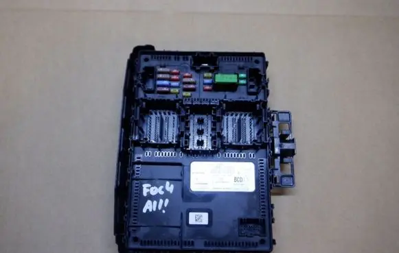 Ford Fiesta Fuse module HU5T15604BCD