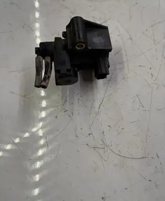 Mitsubishi L200 Engine mount vacuum valve 8657A126