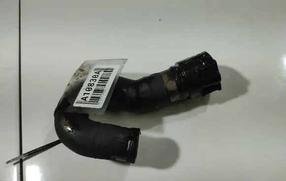 Engine coolant pipe/hose