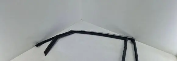 Citroen DS7 Crossback Rubber seal rear door window/glass 9815692380