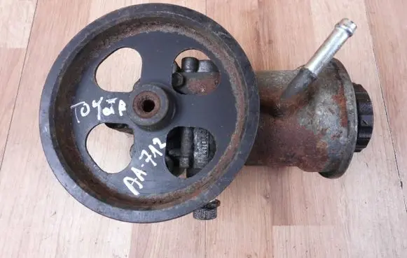 Toyota Avensis T250 Power steering pump 4431005120