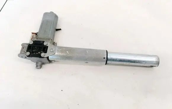 BMW 5 E60 E61 Seat adjustment motor 0390203233 8321086