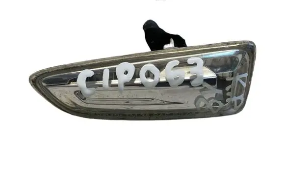 Opel Crossland X Front fender indicator light 13491088 361531665 F0024249