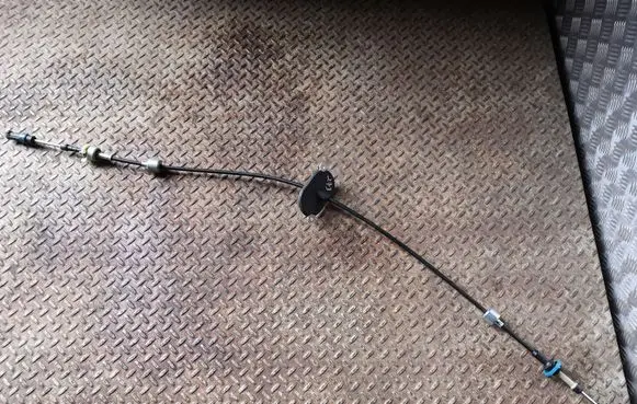 Opel Mokka X Gear shift cable linkage 1257170222