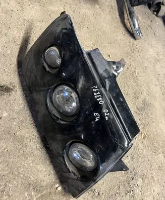 Mitsubishi Pajero Headlight/headlamp