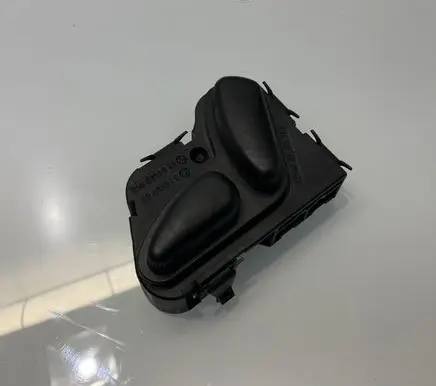 Mercedes-Benz E W211 Seat control switch 2108213851 03463815 A2108213851