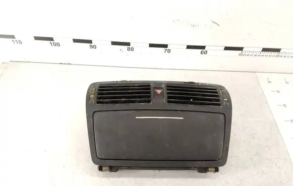 Skoda Octavia Mk2 (1Z) Dash center air vent grill 1Z0820951