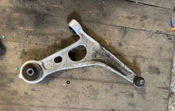 Nissan X-Trail T33 Front lower control arm/wishbone 6US