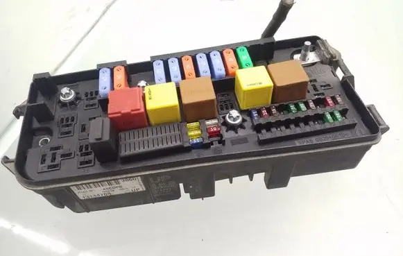 Opel Signum Fuse module 519065007 13244708 460023260
