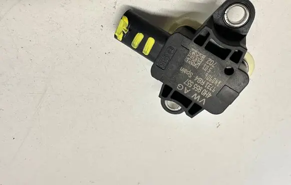 Volkswagen Polo V 6R Airbag deployment crash/impact sensor 4H0955557 9731RB4 140906