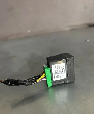 Ford Kuga II Seat heating relay CJ5414C724AD Q71895 20150908