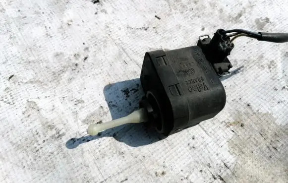 Headlight level adjustment motor