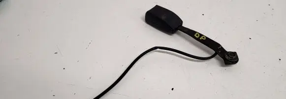 Front seatbelt buckle
