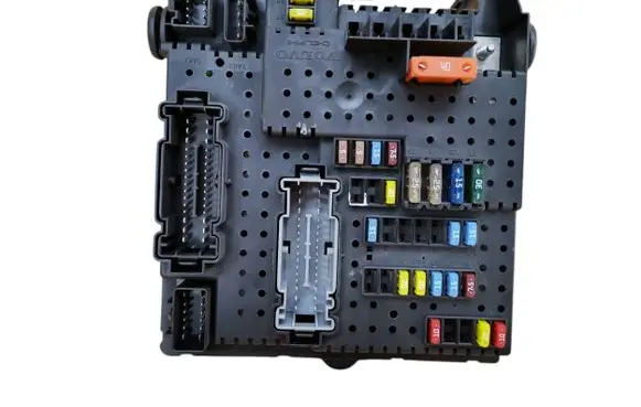 Volvo XC90 Fuse module 30728512 28017881 05W252