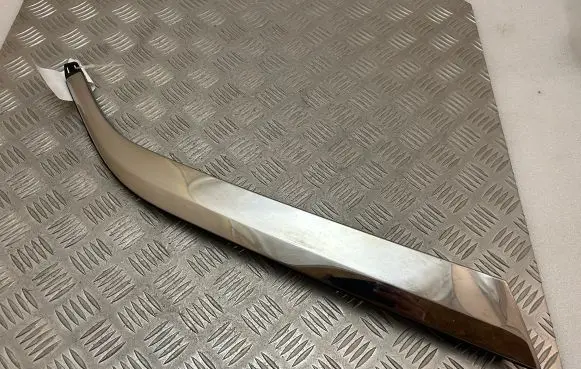 Peugeot 5008 II Rear side glass trim 9813609377