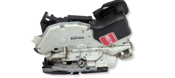 Volkswagen PASSAT B8 Front door lock 5E1837015A
