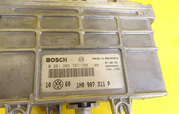 Volkswagen PASSAT B4 Engine control unit/module 1H0907311P 0261203707