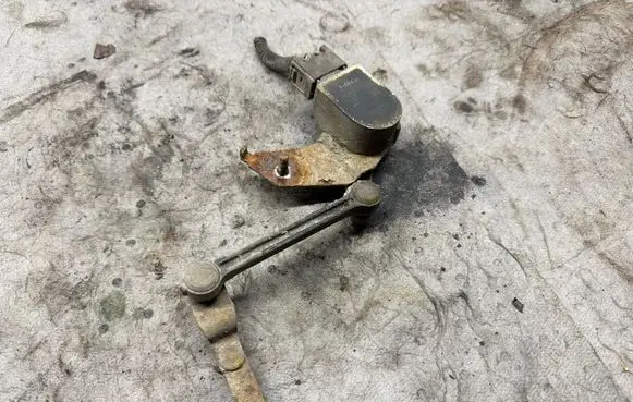 Volvo V60 Rear air suspension level height sensor 8G9N5A955BA