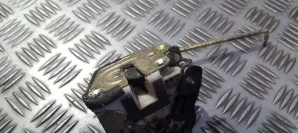 Hyundai Lantra II Rear door lock