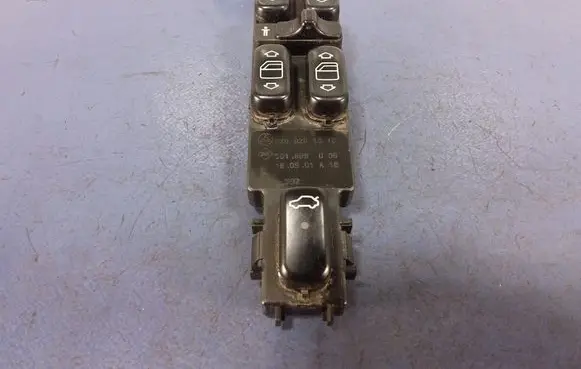Mercedes-Benz S W220 Electric window control switch 2208201010