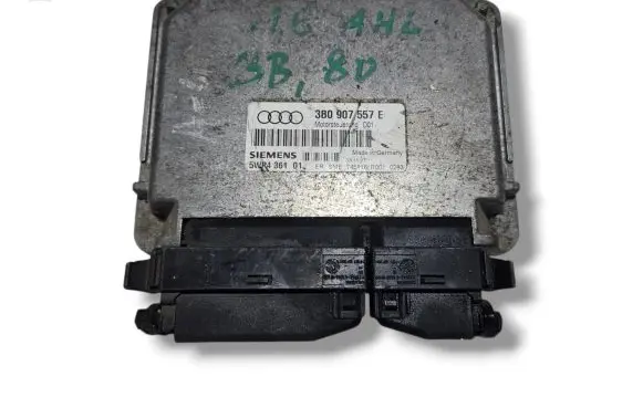 Audi A4 S4 B5 8D Engine control unit/module 3B0907557E 5WR436101