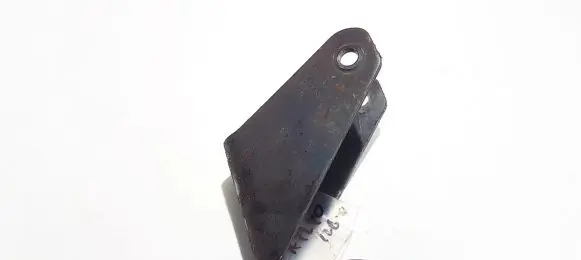 Nissan Primera Engine mounting bracket