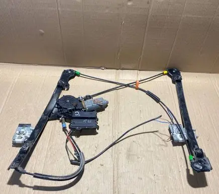 Volkswagen Golf III Front door window regulator with motor 1H0837402F