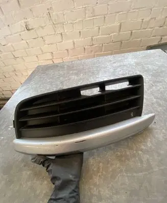 Volkswagen Jetta V Front bumper lower grill 1K0853685G