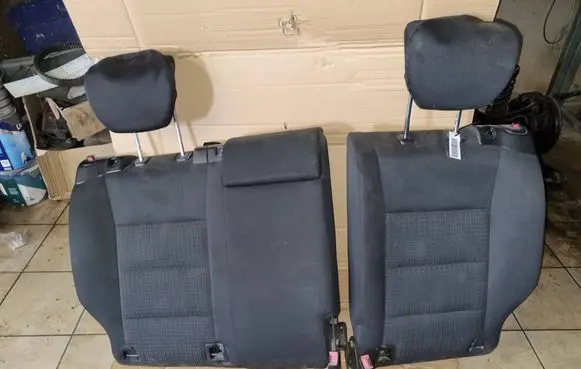 Mitsubishi Outlander Second row seats 