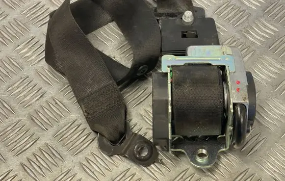 Mercedes-Benz Sprinter W906 Rear seatbelt 601384100