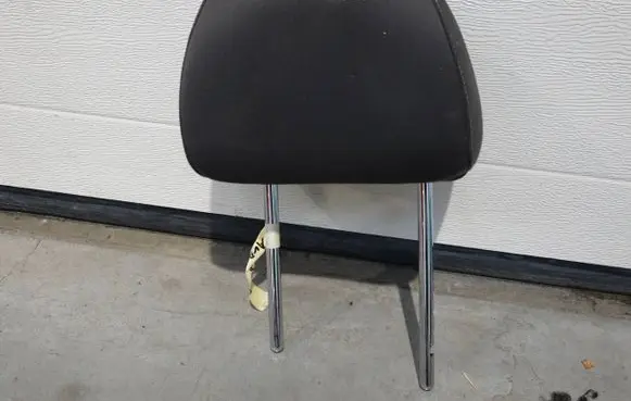 Audi A1 Front seat headrest 
