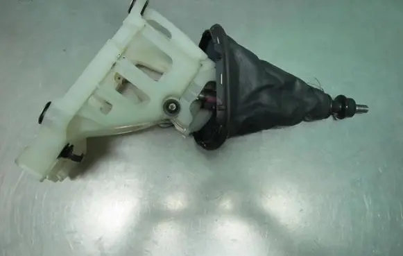 Toyota Urban Cruiser (XP110) Gear shifter/selector PA6GF30
