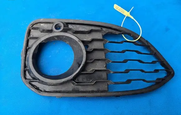 BMW 1 F20 F21 Front bumper lower grill 8060282