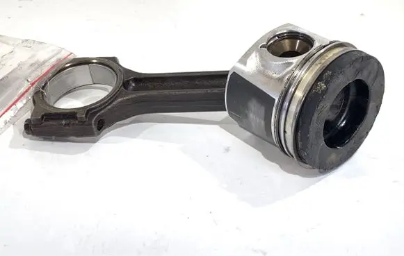 Renault Master III Piston with connecting rod 